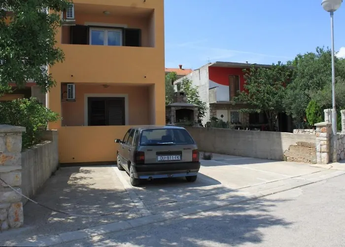 With A Parking Space - 7994