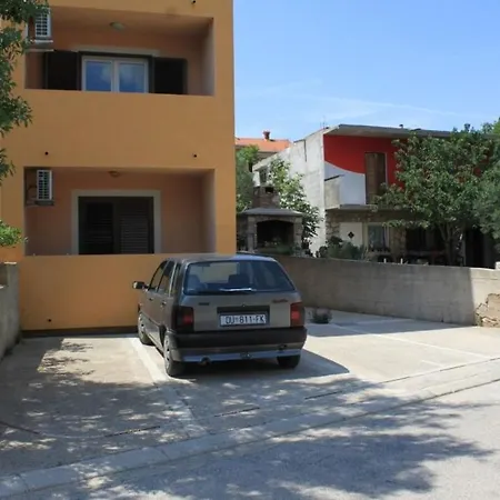 With A Parking Space - 7994